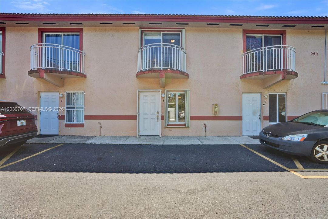 For Rent: $2,375 (2 beds, 1 baths, 928 Square Feet)
