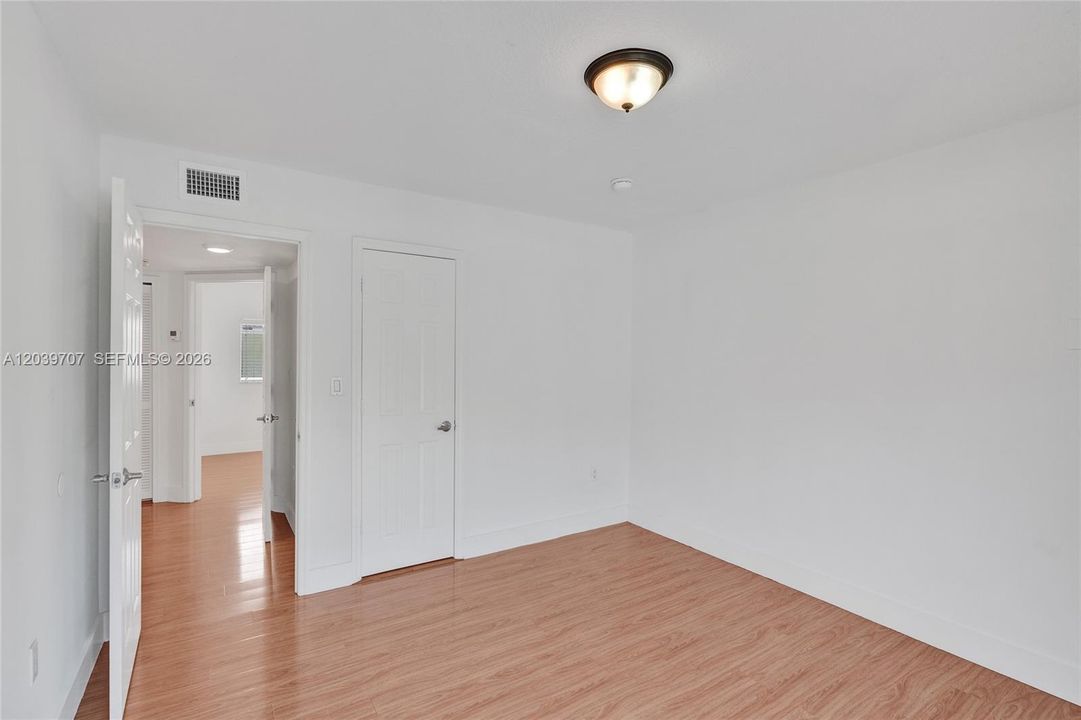 For Rent: $2,375 (2 beds, 1 baths, 928 Square Feet)