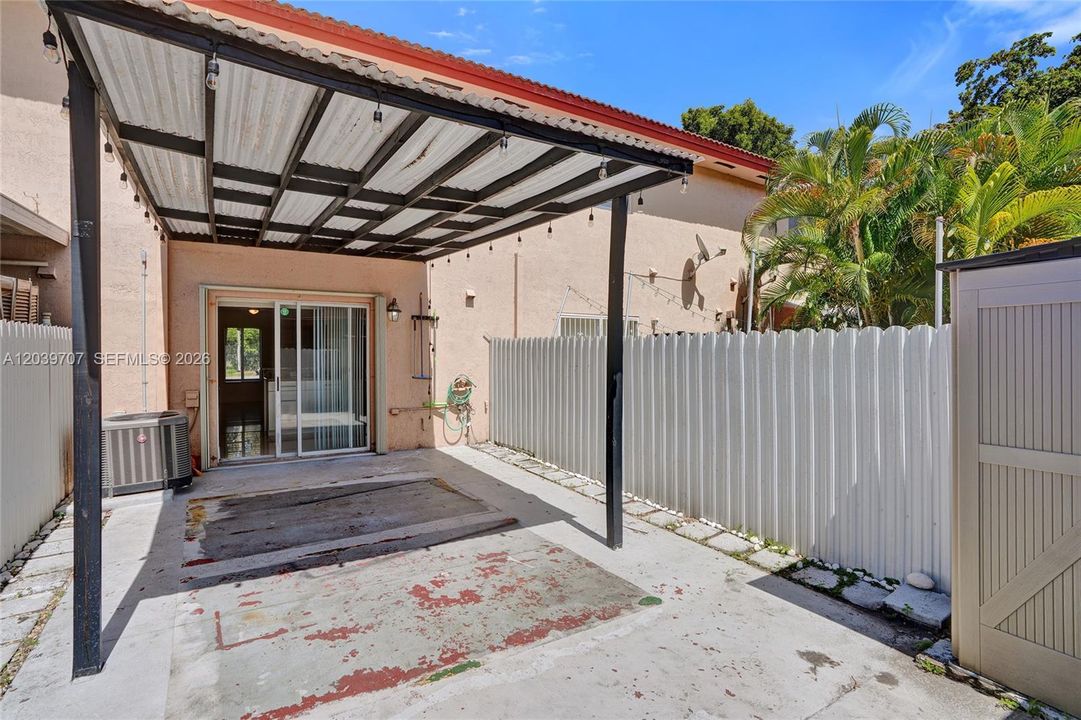 For Rent: $2,375 (2 beds, 1 baths, 928 Square Feet)