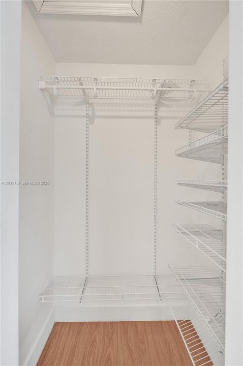 For Rent: $2,375 (2 beds, 1 baths, 928 Square Feet)