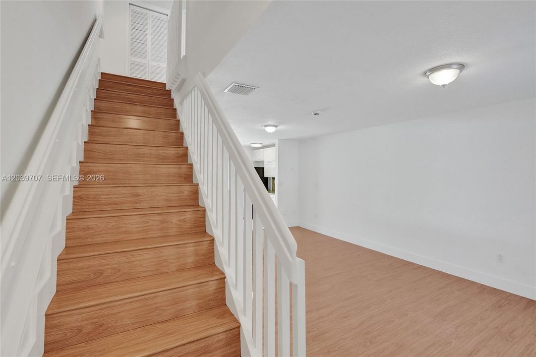 For Rent: $2,375 (2 beds, 1 baths, 928 Square Feet)