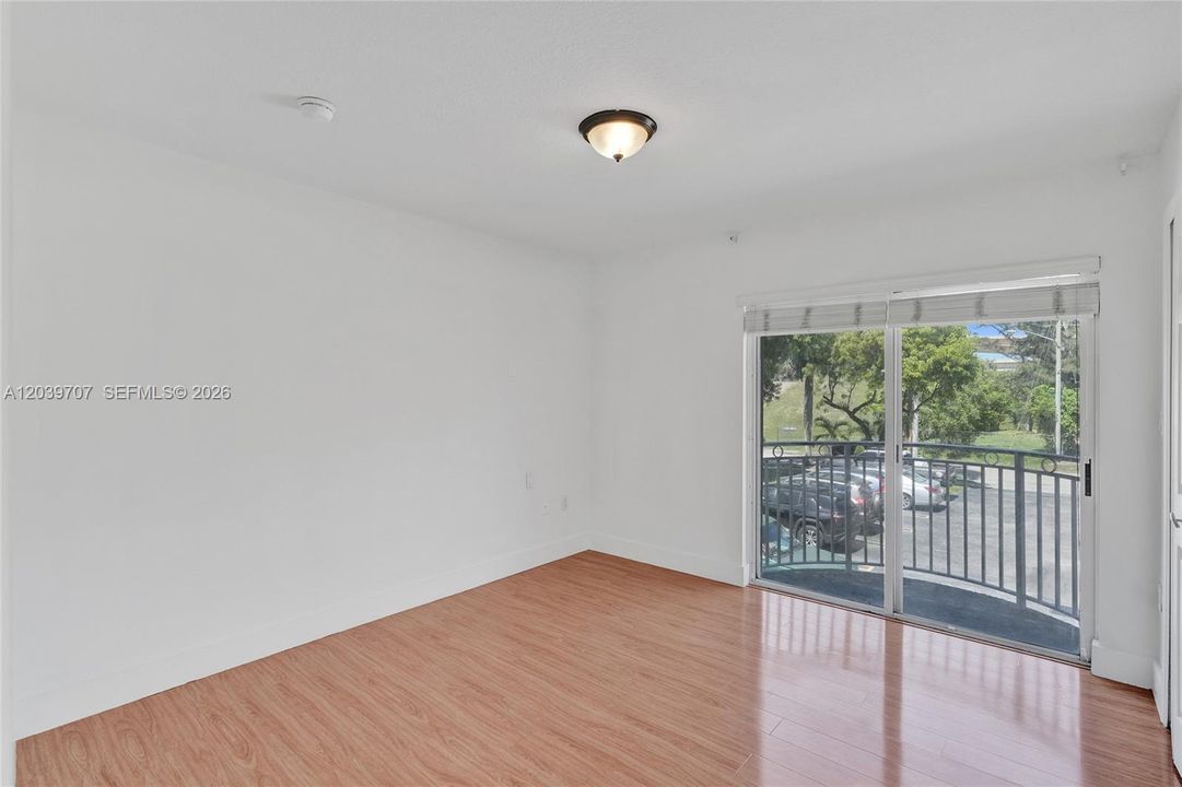 For Rent: $2,375 (2 beds, 1 baths, 928 Square Feet)
