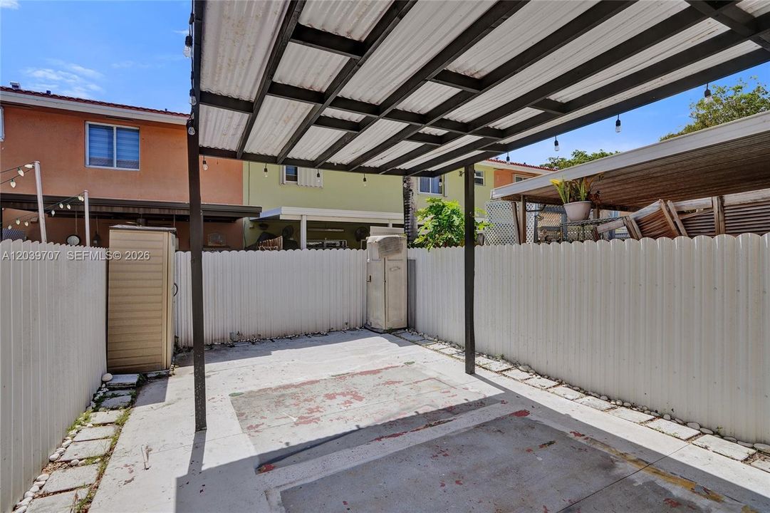 For Rent: $2,375 (2 beds, 1 baths, 928 Square Feet)