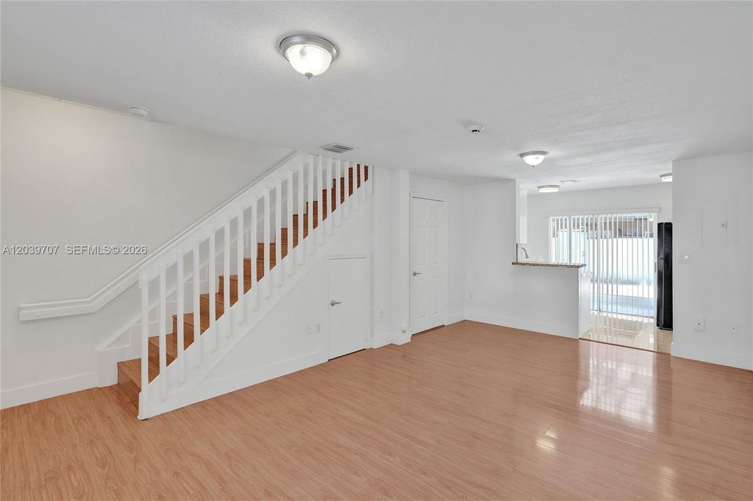 For Rent: $2,375 (2 beds, 1 baths, 928 Square Feet)