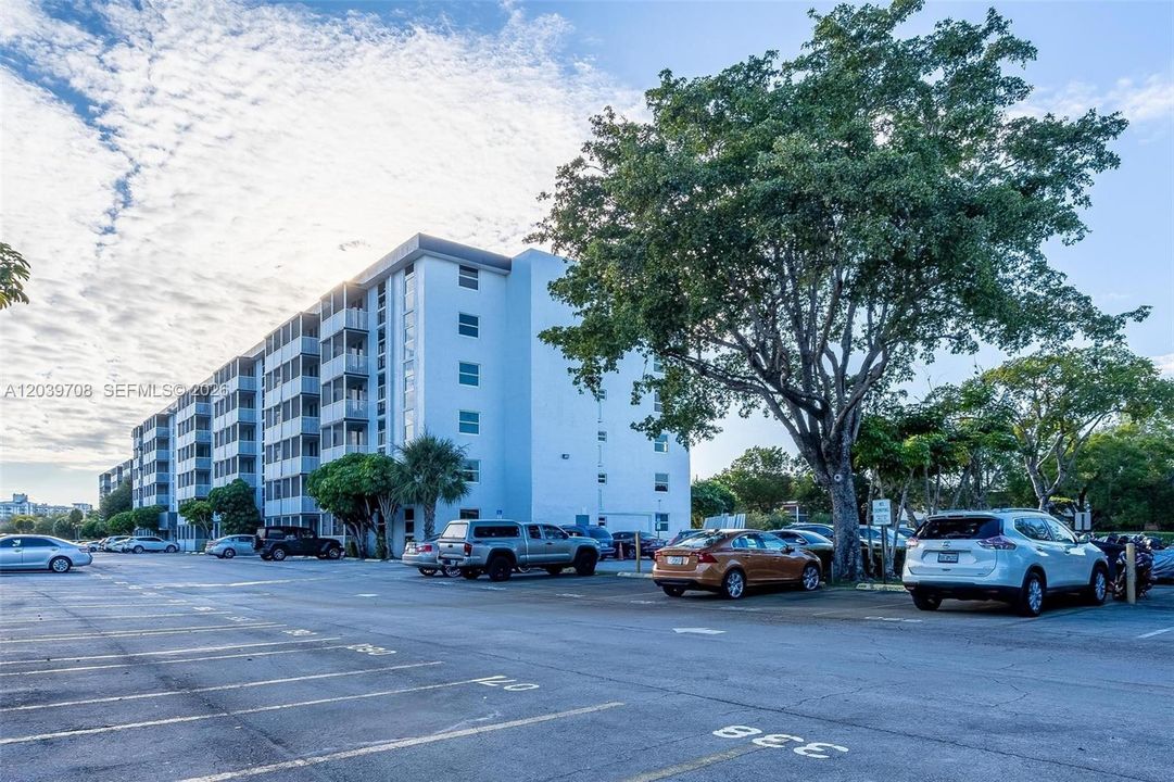 For Sale: $149,900 (1 beds, 1 baths, 720 Square Feet)