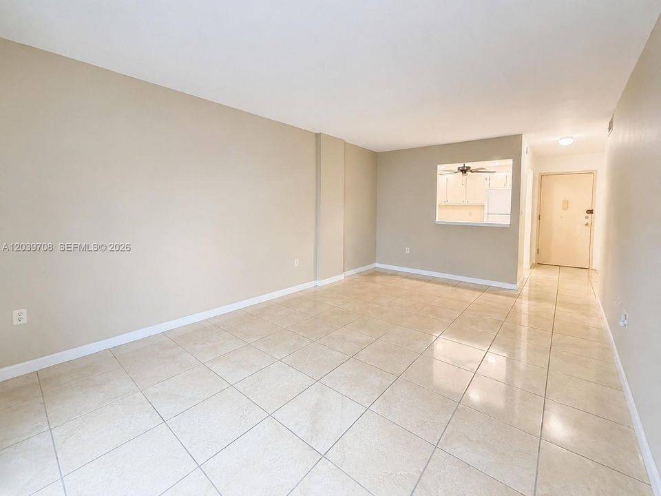For Sale: $149,900 (1 beds, 1 baths, 720 Square Feet)