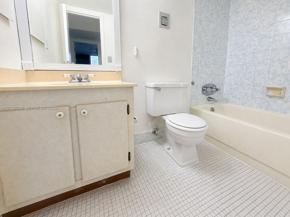 For Sale: $149,900 (1 beds, 1 baths, 720 Square Feet)