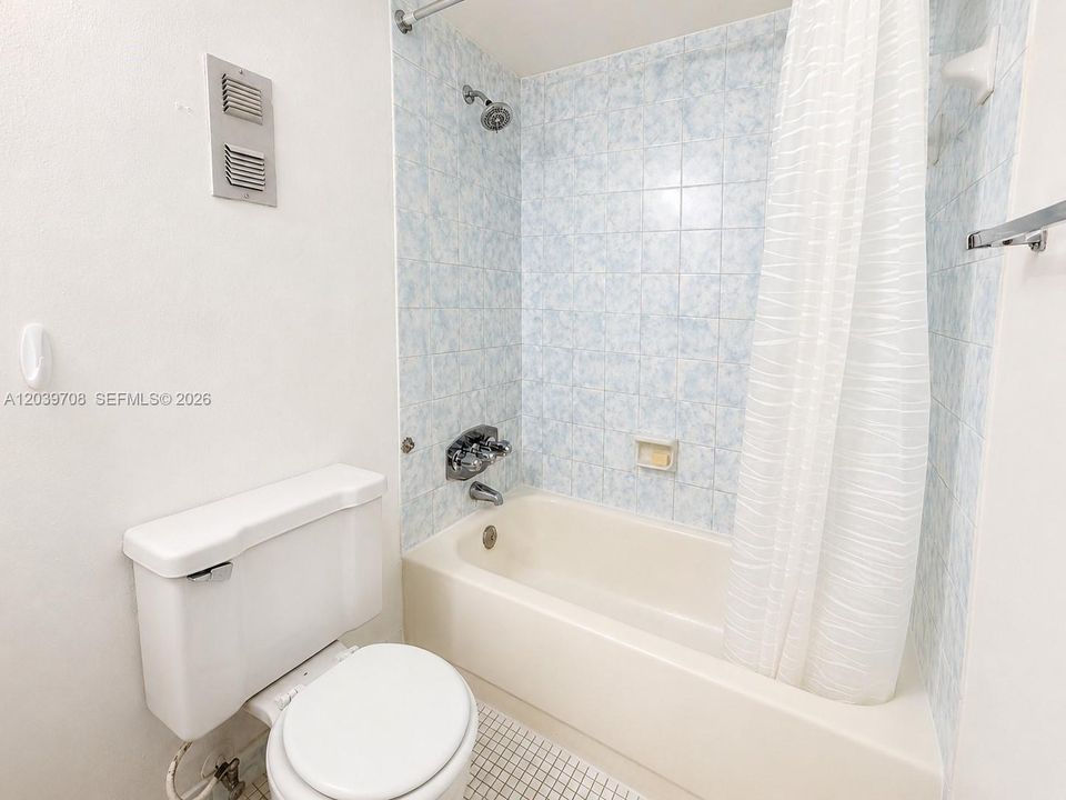 For Sale: $149,900 (1 beds, 1 baths, 720 Square Feet)