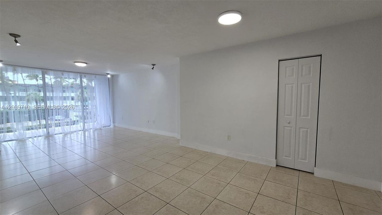 En Venta: $249,900 (1 camas, 1 baños, 940 Pies cuadrados)