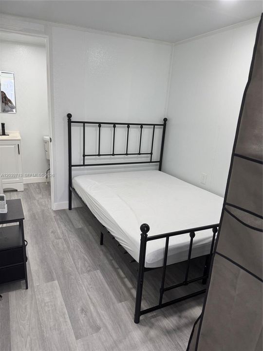 For Rent: $1,150 (1 beds, 1 baths, 160 Square Feet)