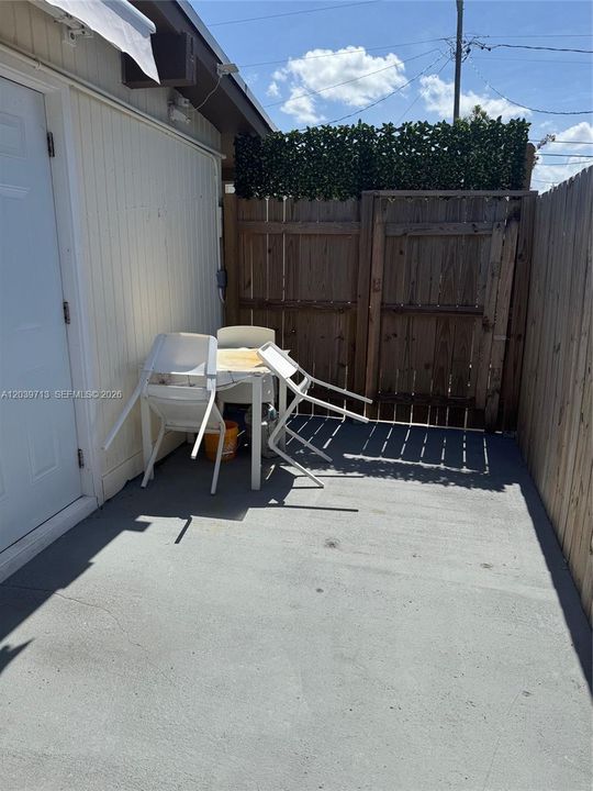 For Rent: $1,150 (1 beds, 1 baths, 160 Square Feet)