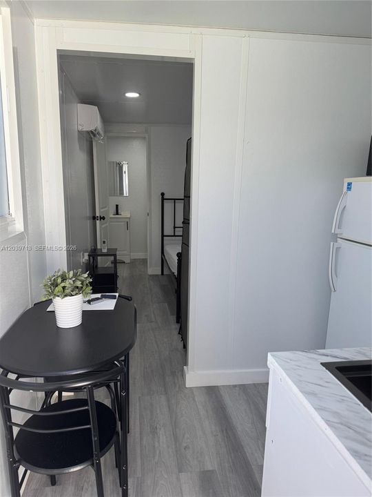 For Rent: $1,150 (1 beds, 1 baths, 160 Square Feet)