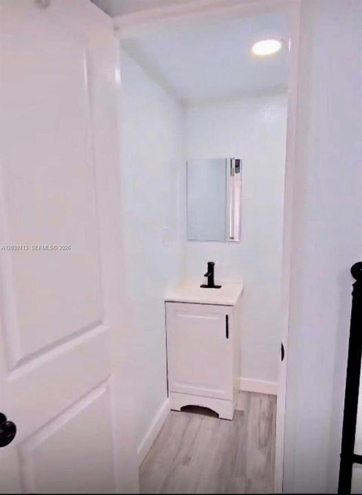 For Rent: $1,150 (1 beds, 1 baths, 160 Square Feet)