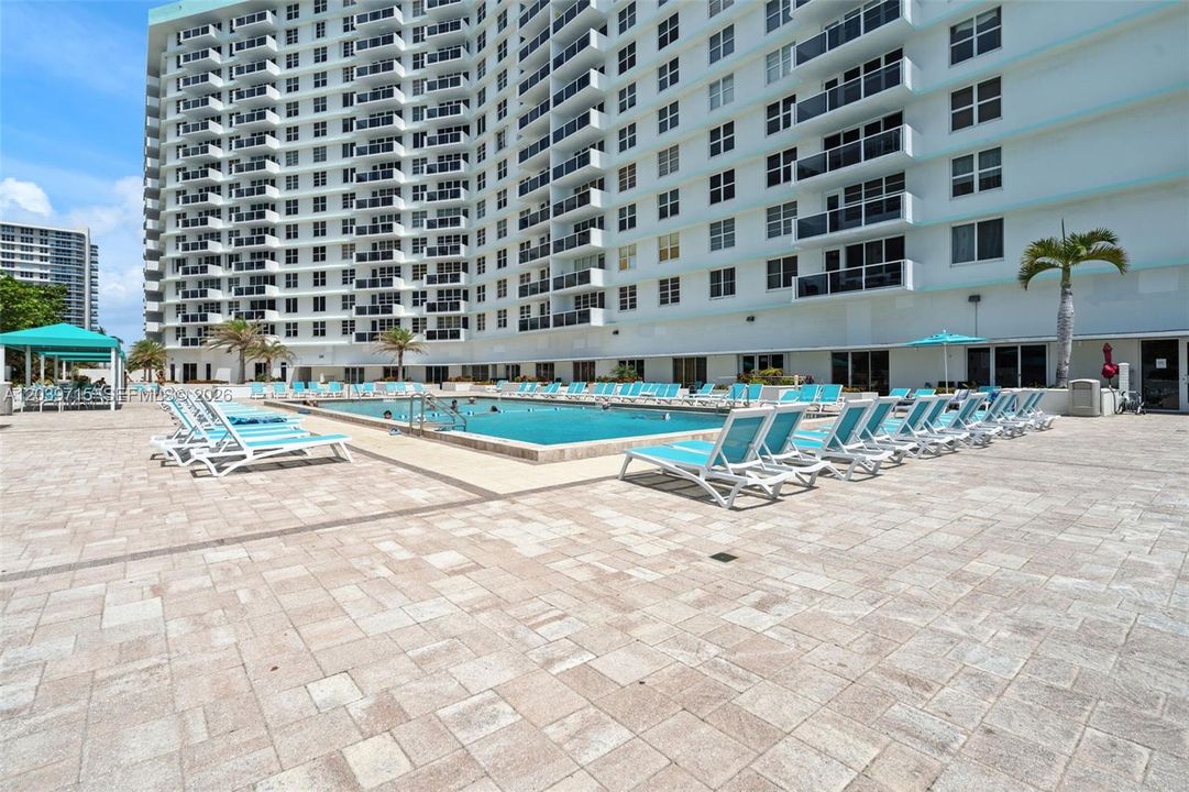 For Sale: $649,000 (2 beds, 2 baths, 1431 Square Feet)