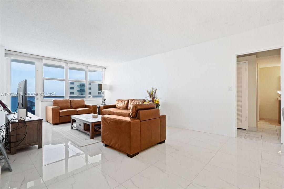 For Sale: $649,000 (2 beds, 2 baths, 1431 Square Feet)