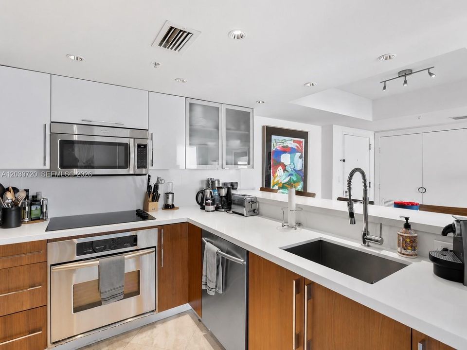 For Rent: $5,500 (2 beds, 2 baths, 1078 Square Feet)