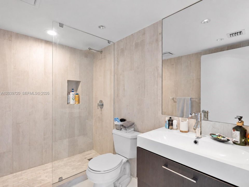 For Rent: $5,500 (2 beds, 2 baths, 1078 Square Feet)