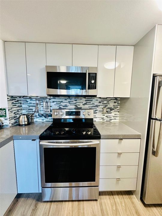 For Rent: $3,200 (1 beds, 1 baths, 687 Square Feet)
