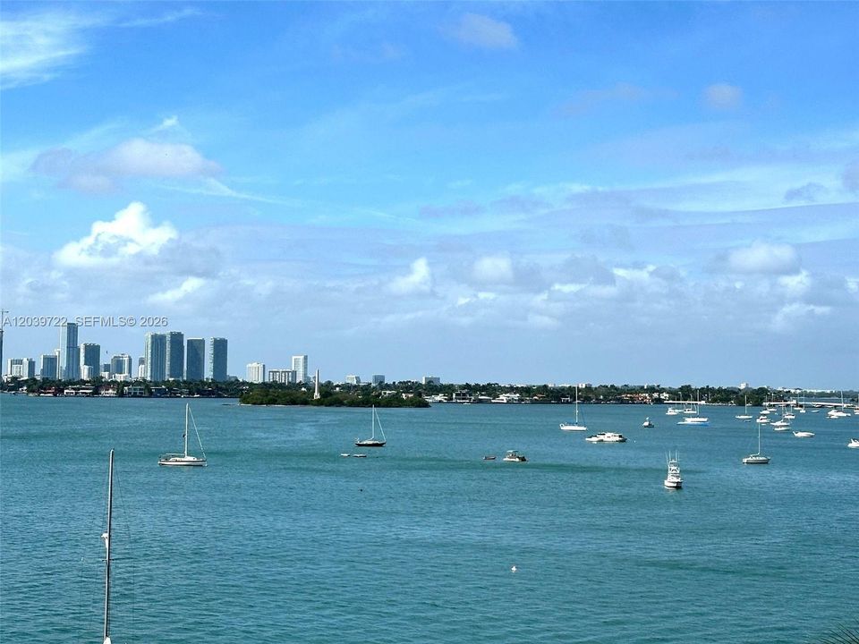 For Rent: $3,200 (1 beds, 1 baths, 687 Square Feet)