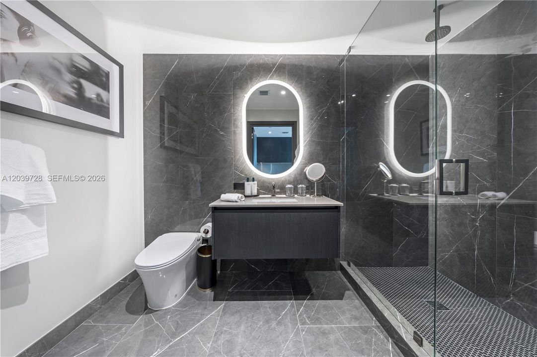 For Sale: $625,000 (1 beds, 1 baths, 460 Square Feet)