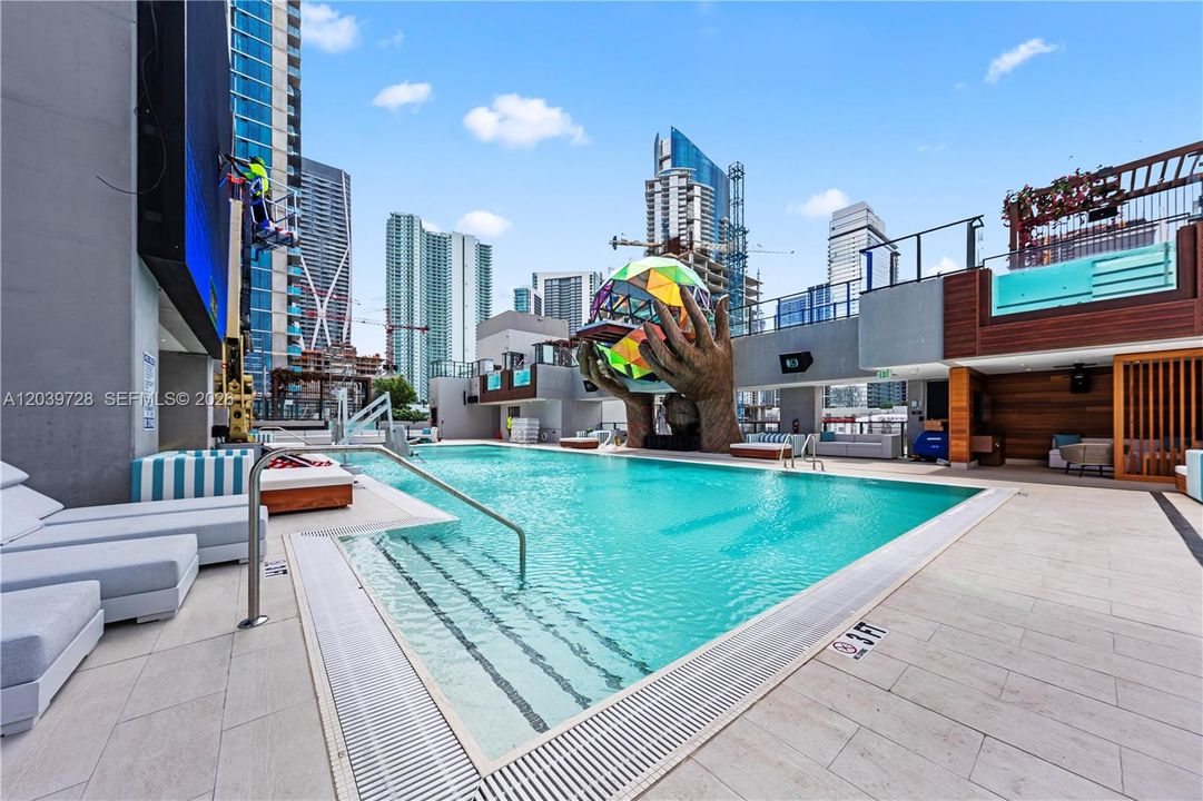 For Sale: $625,000 (1 beds, 1 baths, 460 Square Feet)