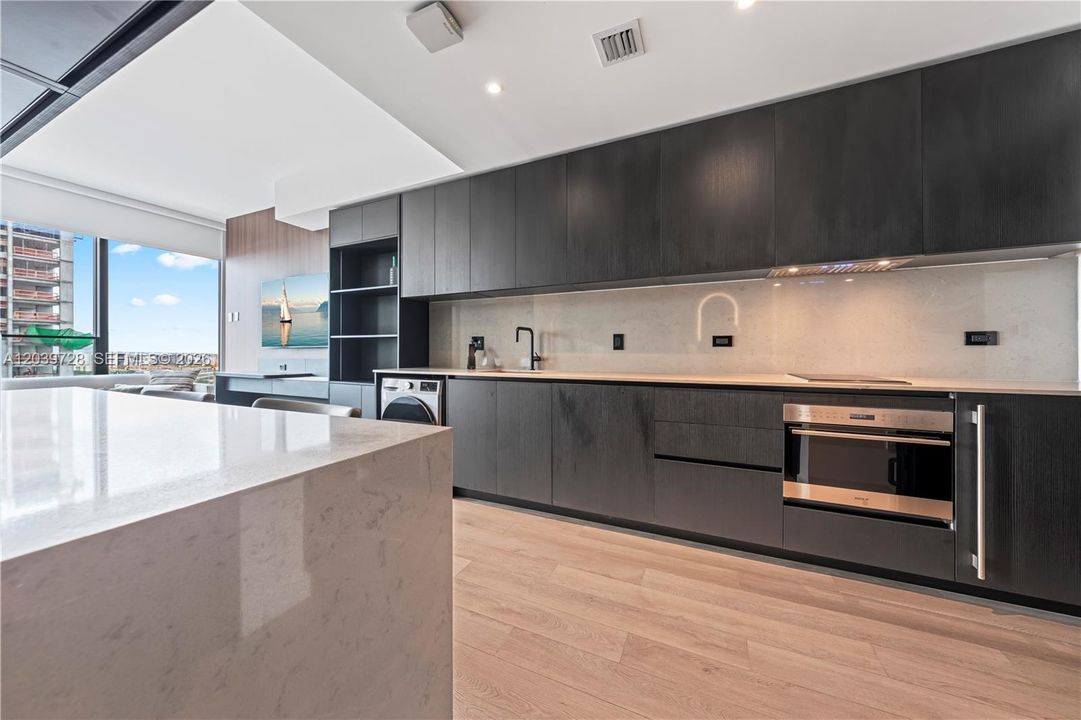 For Sale: $625,000 (1 beds, 1 baths, 460 Square Feet)