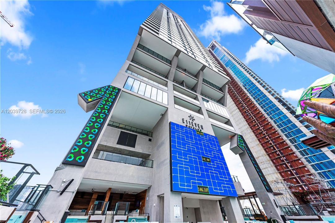 For Sale: $625,000 (1 beds, 1 baths, 460 Square Feet)