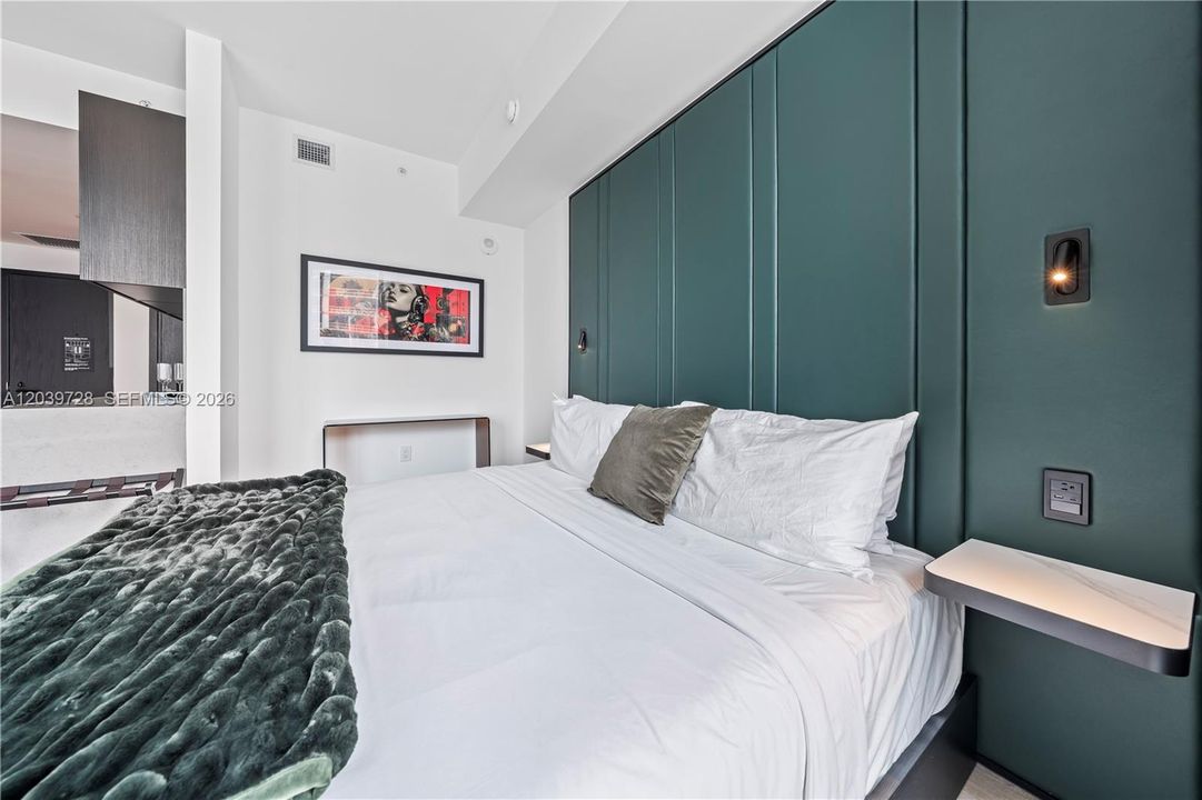 For Sale: $625,000 (1 beds, 1 baths, 460 Square Feet)