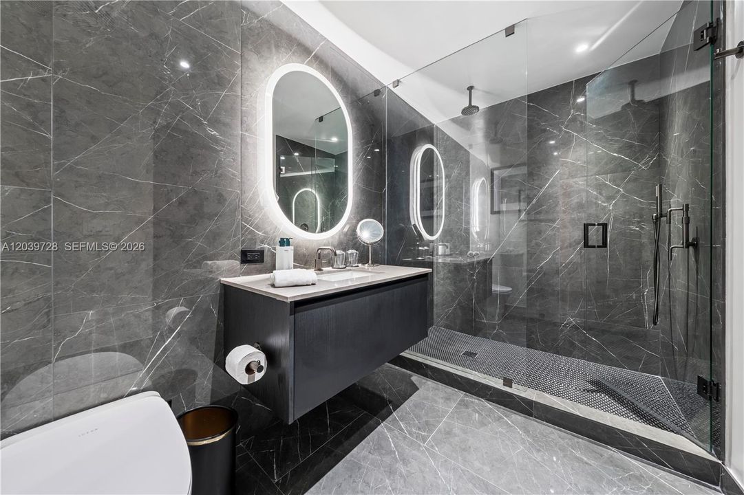 For Sale: $625,000 (1 beds, 1 baths, 460 Square Feet)