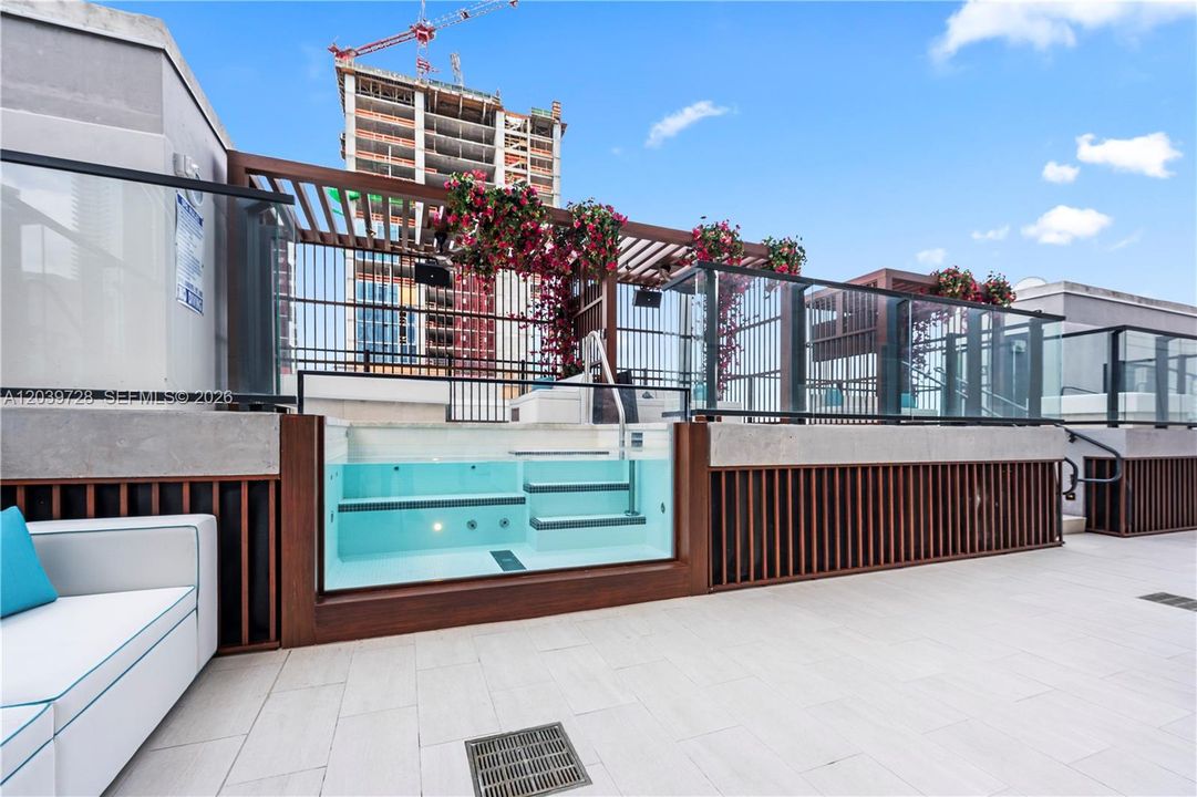 For Sale: $625,000 (1 beds, 1 baths, 460 Square Feet)