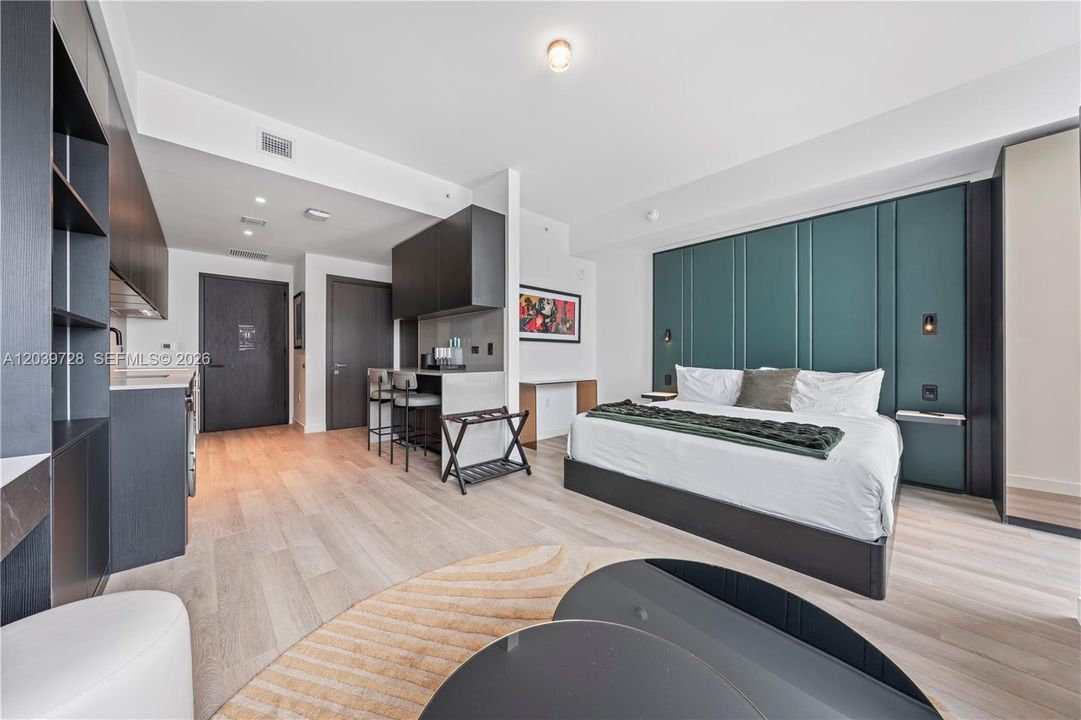 For Sale: $625,000 (1 beds, 1 baths, 460 Square Feet)