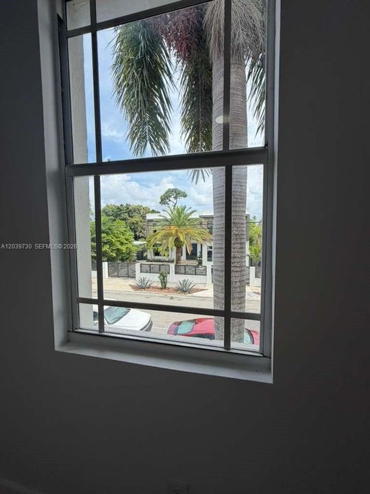 For Rent: $2,000 (2 beds, 1 baths, 598 Square Feet)