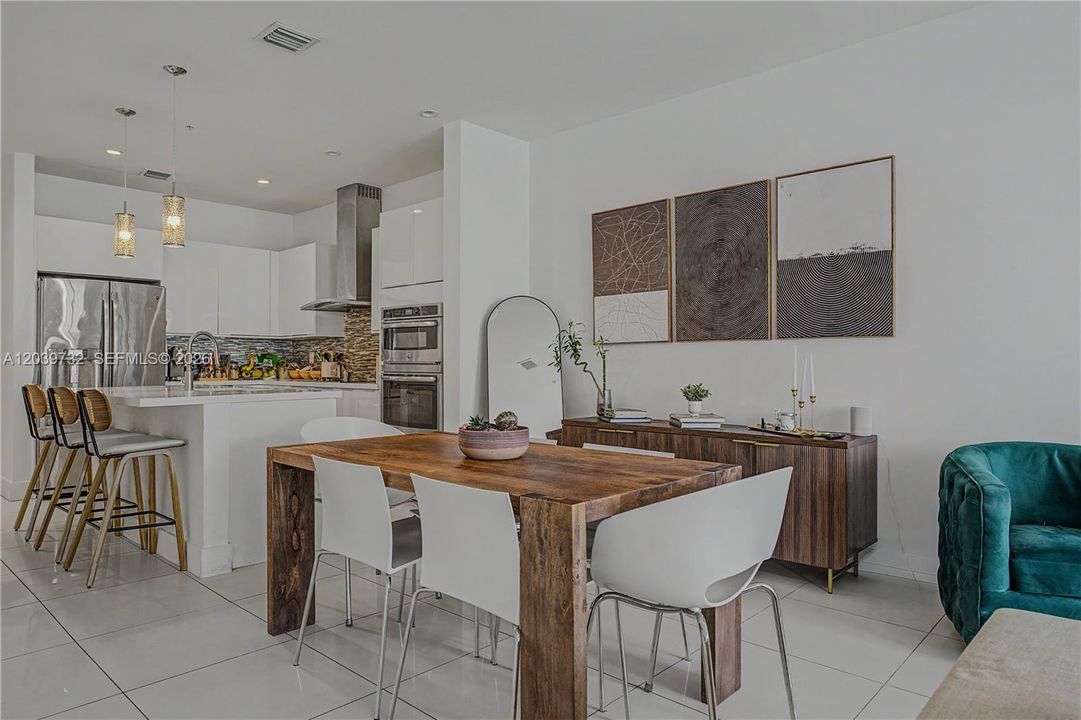 En Venta: $565,000 (3 camas, 3 baños, 1547 Pies cuadrados)
