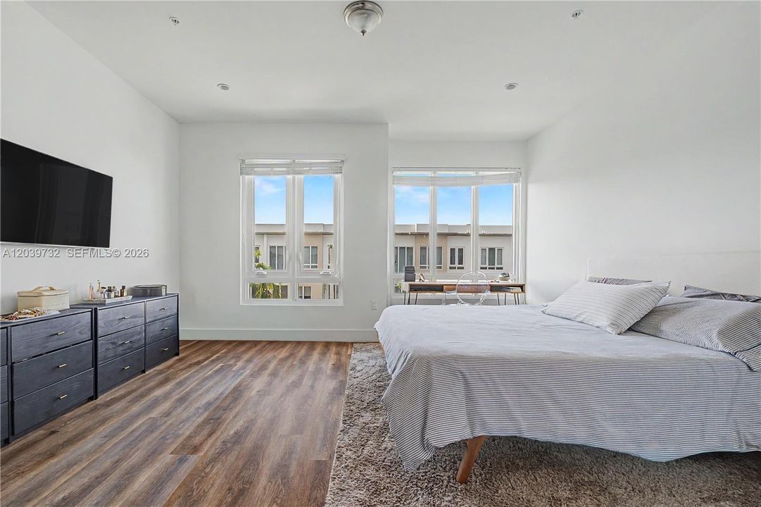 En Venta: $565,000 (3 camas, 3 baños, 1547 Pies cuadrados)