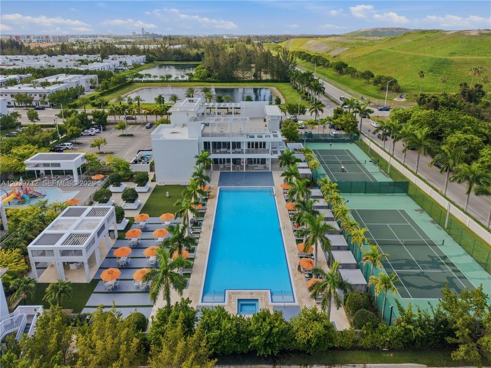 En Venta: $565,000 (3 camas, 3 baños, 1547 Pies cuadrados)