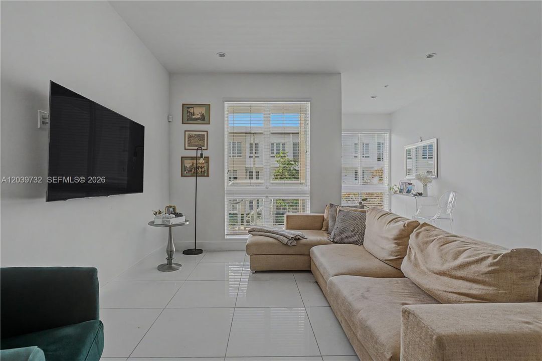 En Venta: $565,000 (3 camas, 3 baños, 1547 Pies cuadrados)