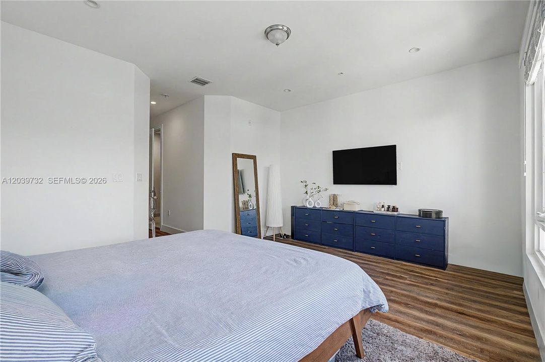 En Venta: $565,000 (3 camas, 3 baños, 1547 Pies cuadrados)