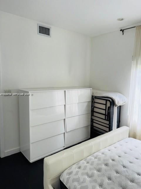 For Rent: $1,950 (1 beds, 1 baths, 642 Square Feet)