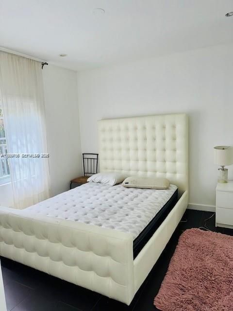 For Rent: $1,950 (1 beds, 1 baths, 642 Square Feet)