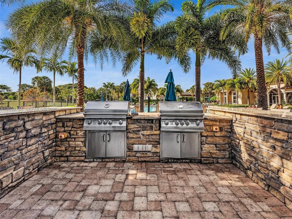 For Sale: $659,999 (3 beds, 2 baths, 1905 Square Feet)