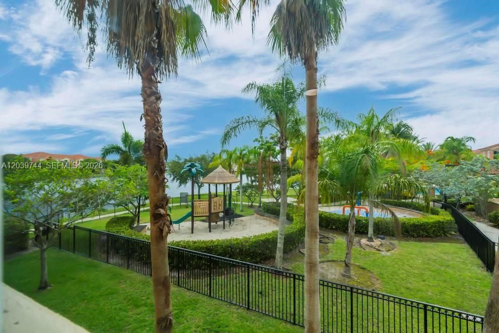 For Rent: $2,100 (1 beds, 1 baths, 790 Square Feet)
