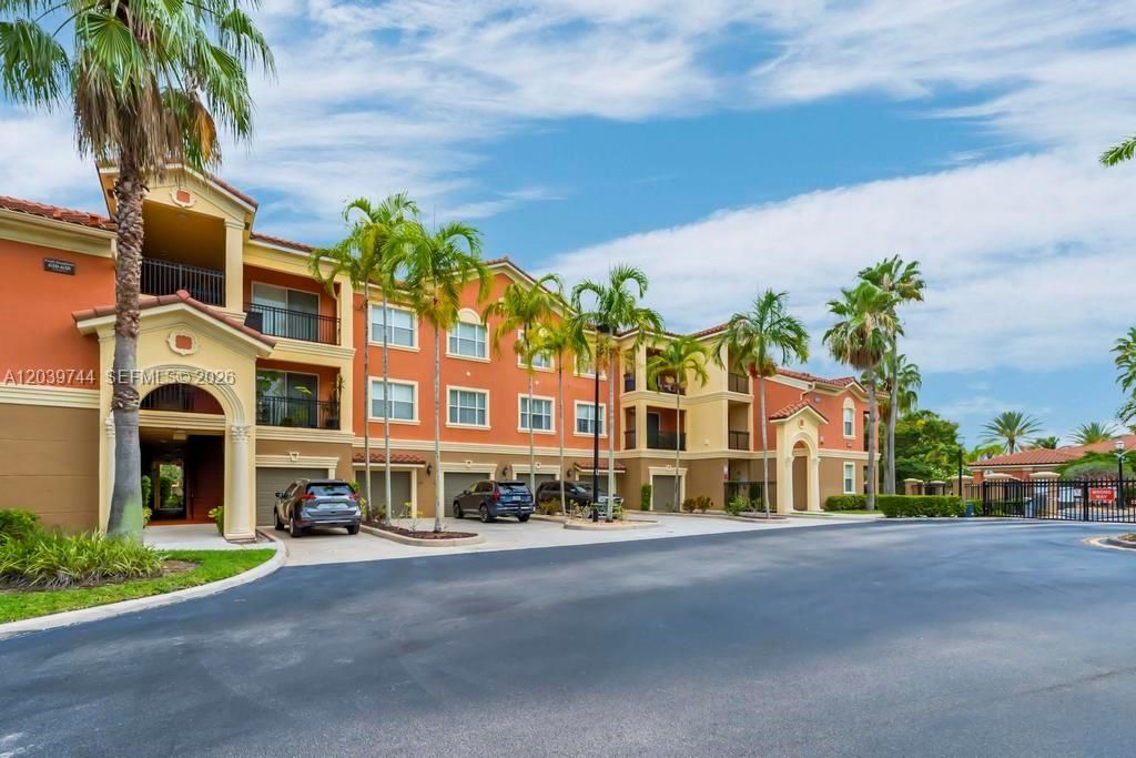 For Rent: $2,100 (1 beds, 1 baths, 790 Square Feet)