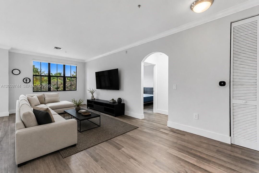 For Rent: $2,100 (1 beds, 1 baths, 790 Square Feet)