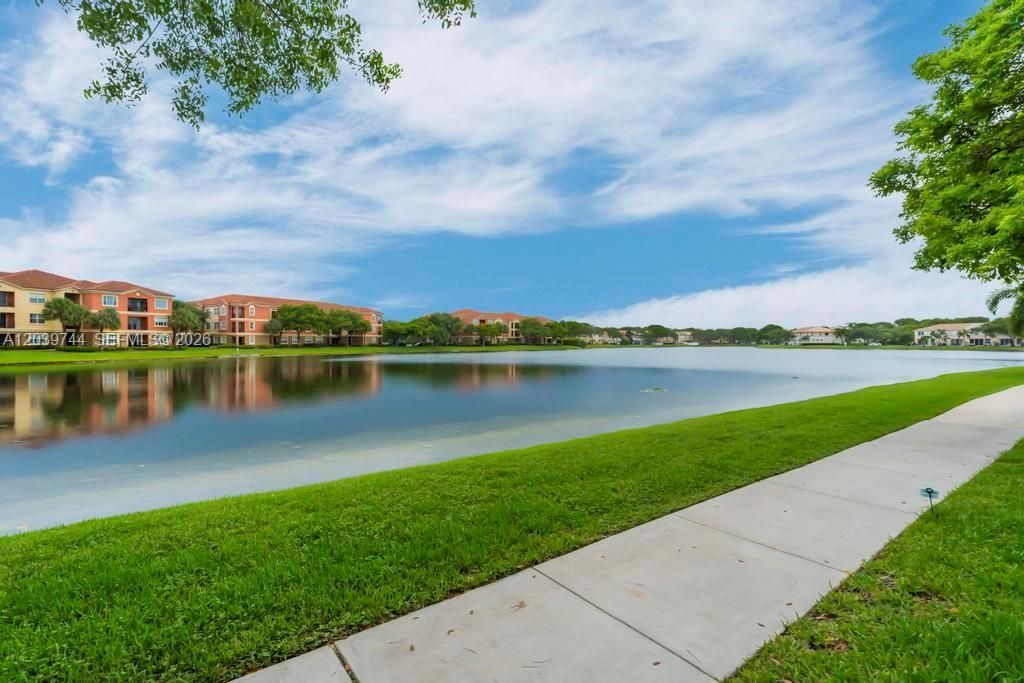 For Rent: $2,100 (1 beds, 1 baths, 790 Square Feet)
