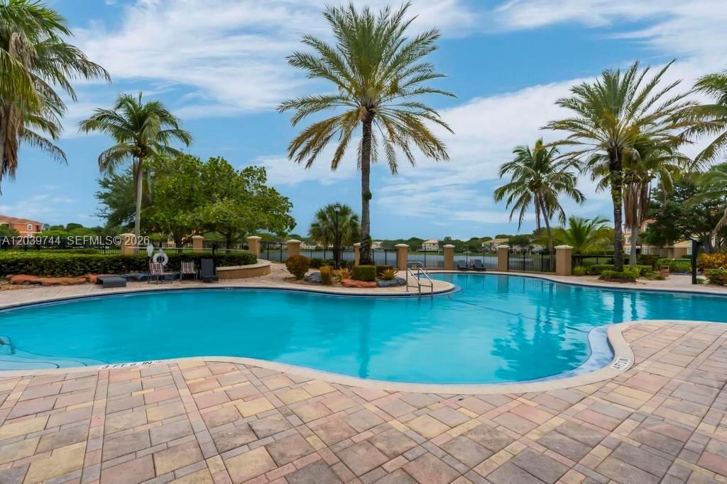 For Rent: $2,100 (1 beds, 1 baths, 790 Square Feet)