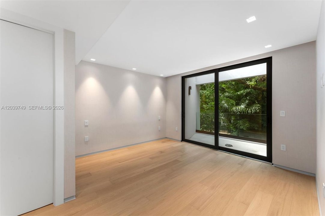 For Sale: $6,950,000 (5 beds, 5 baths, 4651 Square Feet)