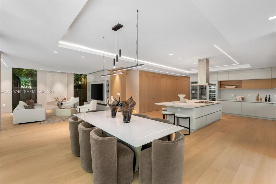 For Sale: $6,950,000 (5 beds, 5 baths, 4651 Square Feet)