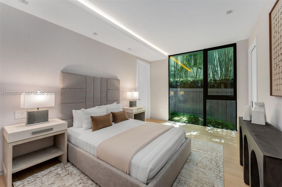 For Sale: $6,950,000 (5 beds, 5 baths, 4651 Square Feet)