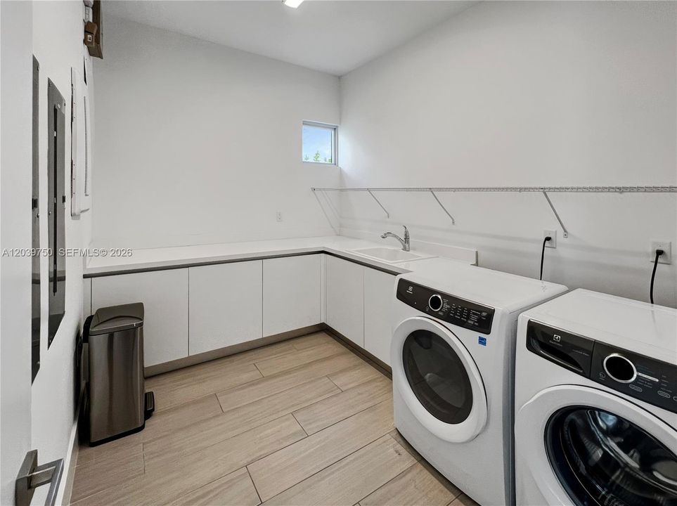 В аренду: $15,000 (4 спален, 5 ванн, 3389 Квадратных фут)