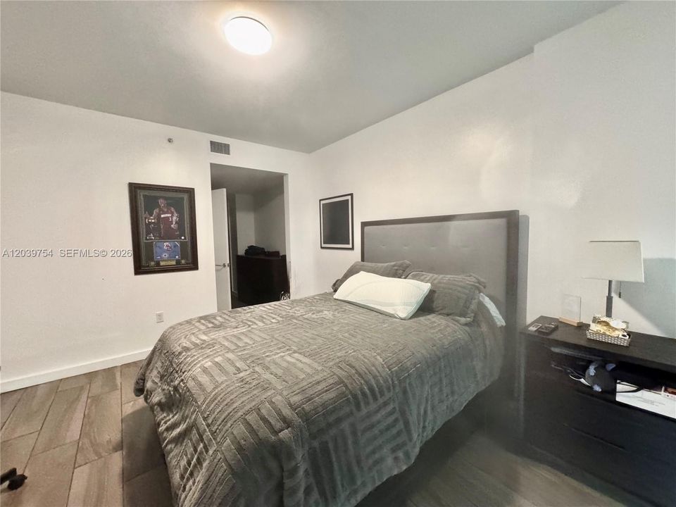 For Rent: $4,850 (2 beds, 2 baths, 1226 Square Feet)